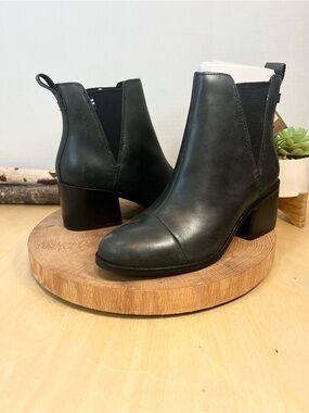 NWT TOMS Esme Black Leather Chelsea Boots Block Heel Size 7